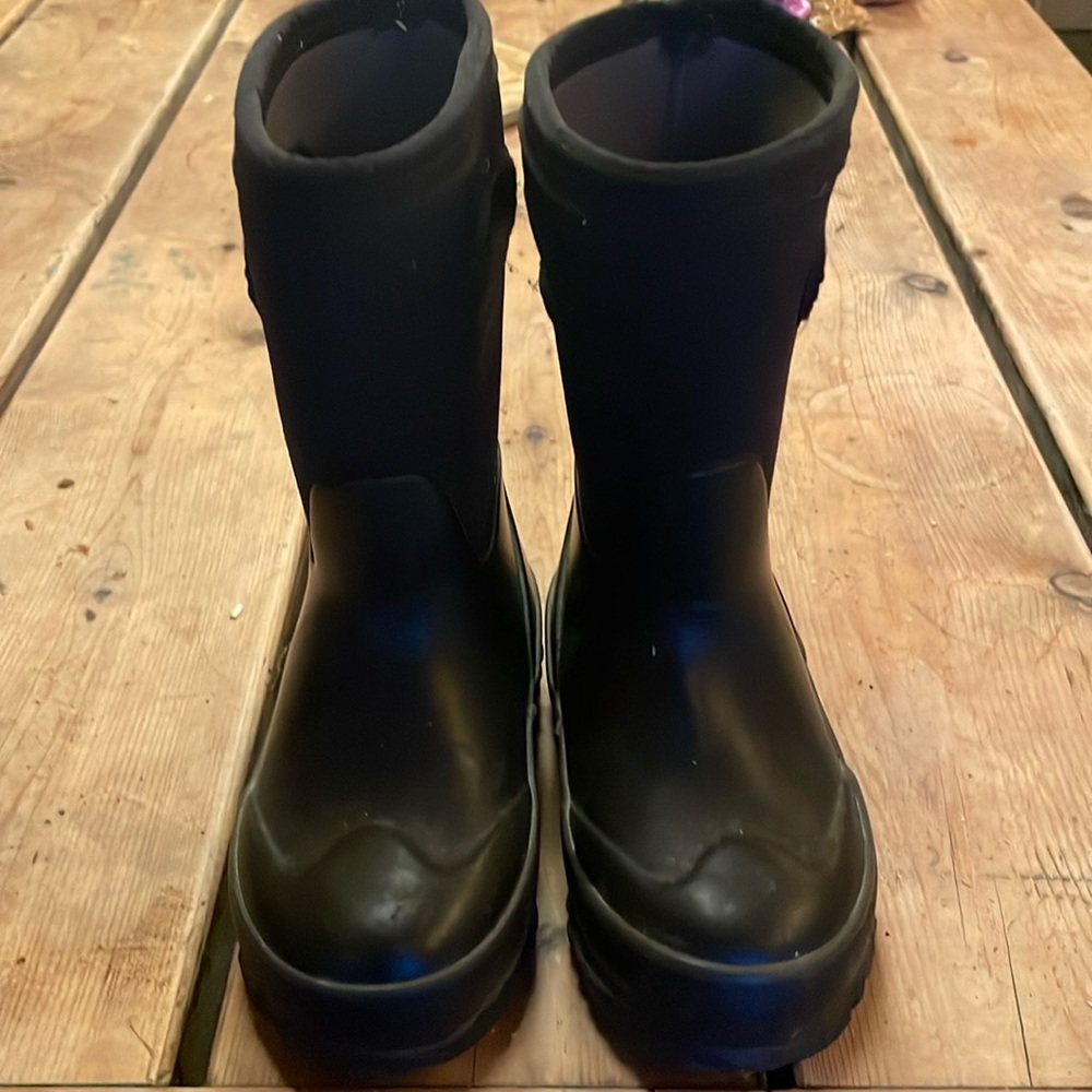 Bogs toddler black insulated rain/snow boots. Size 8.
